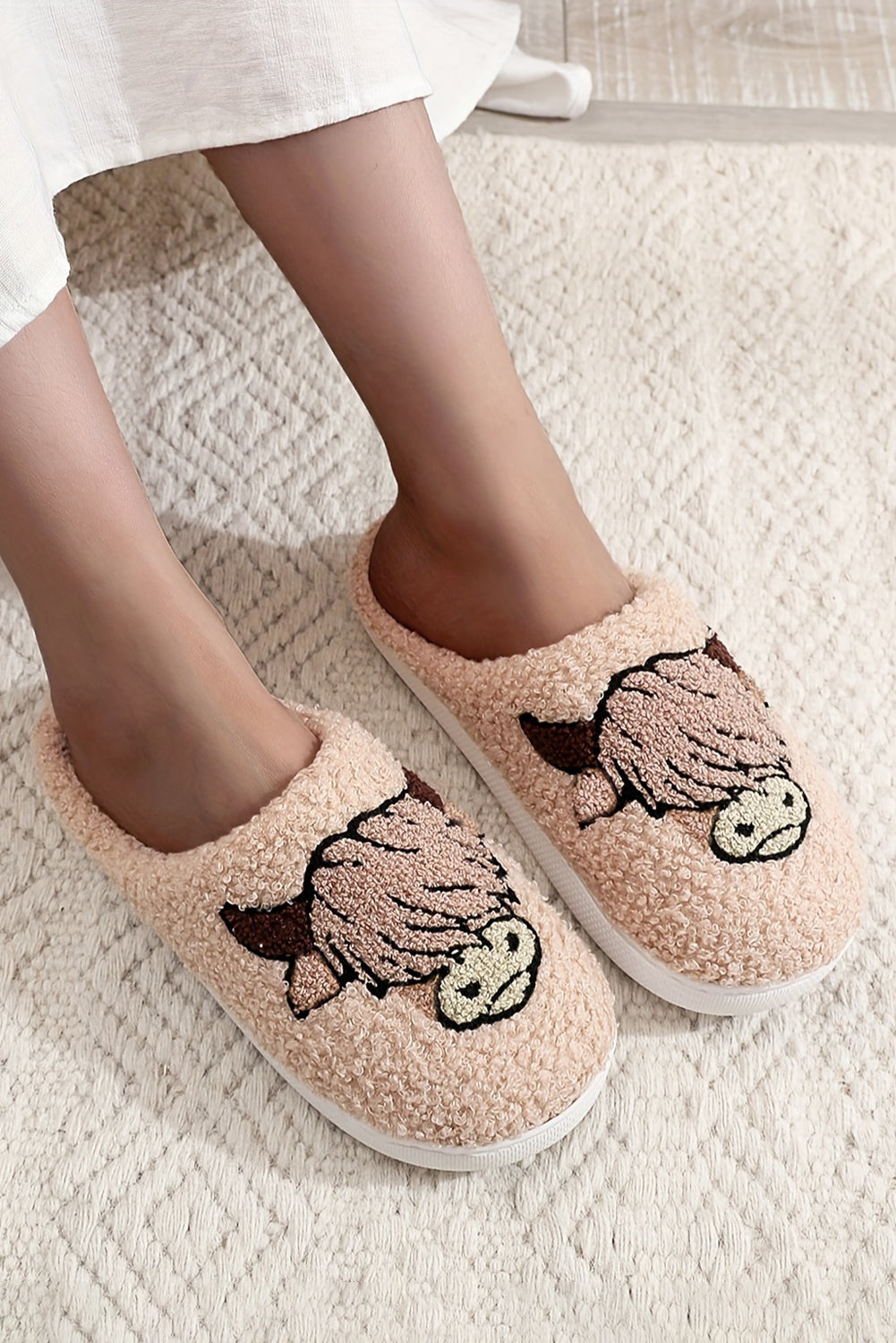 Parchment Cartoon Animal Printed Plush Slippers