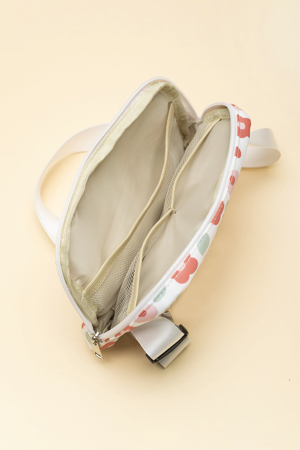 White 60s Vintage Flower Print Zip Up Crossbody Bag