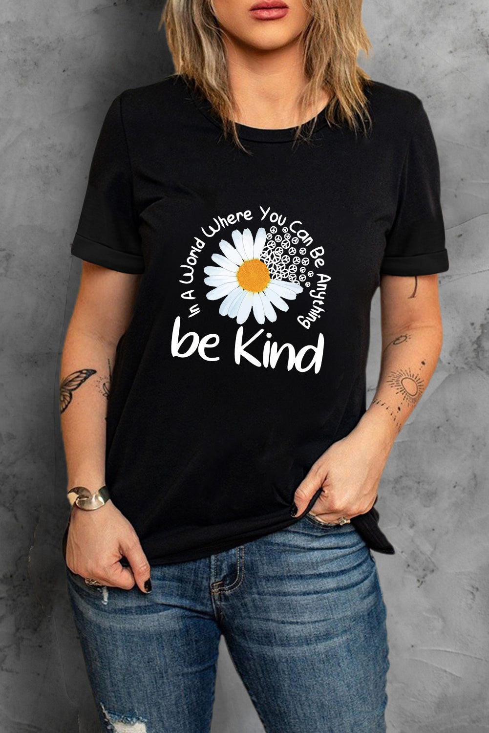 Black Casual be Kind Daisy Slogan Graphic Crewneck Tee